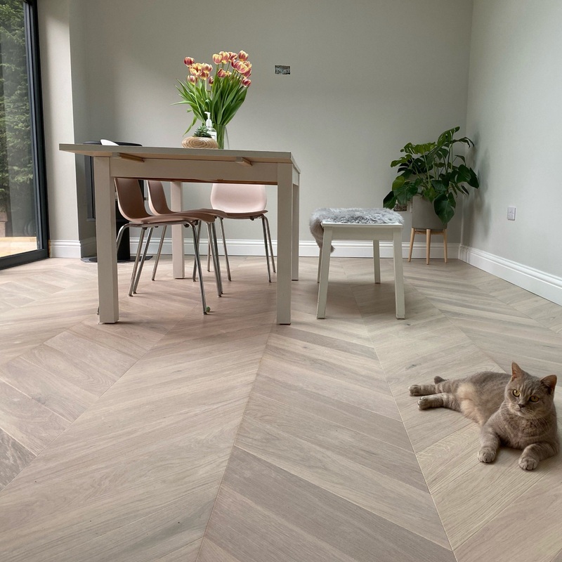 AR8458 Ashton & Rose Dalton Chevron (Oak Trivor)